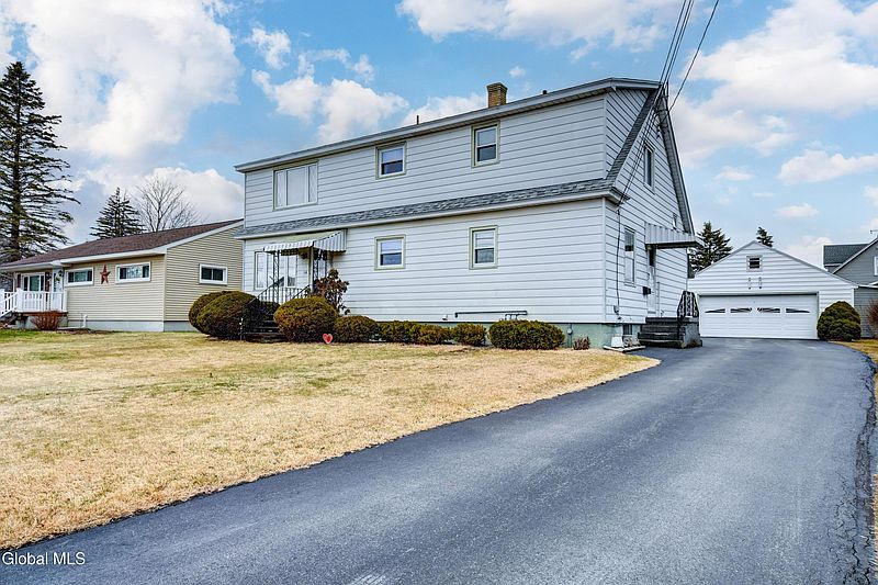 3rd image of 34 Cochrane Avenue