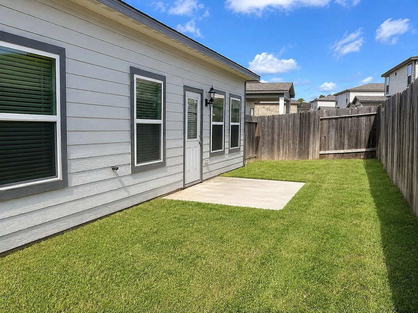 3 bed, 2.0 bath, 1300 sqft, $2,000 — Photo 3