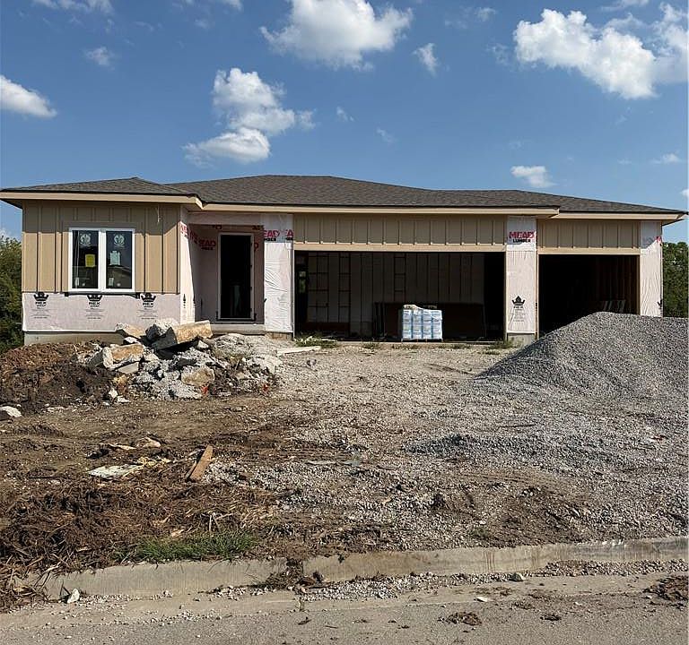 1st image of 833 Reed Dr