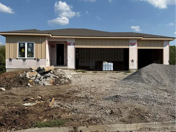 833 Reed Dr, Raymore, MO 64083