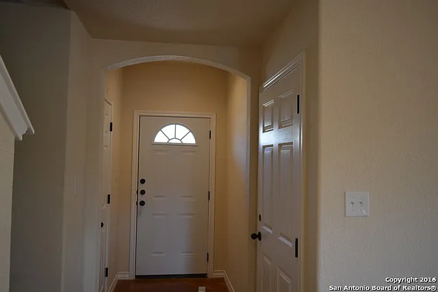 3 bed, 2.5 bath, 1273 sqft, $1,225 — Photo 2