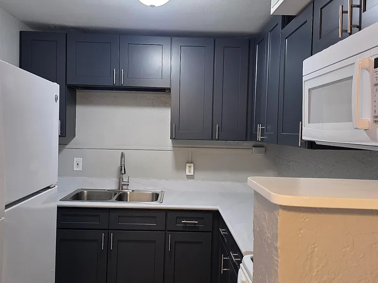 1111 Ocean Shore Blvd #B — Photo 10