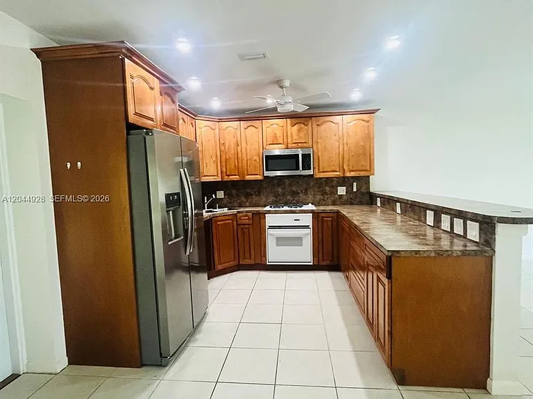 1061 NE 26th Ave #1061 — Photo 4