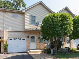 8530 W Thomas Charles Ln, Hickory Hills, IL 60457