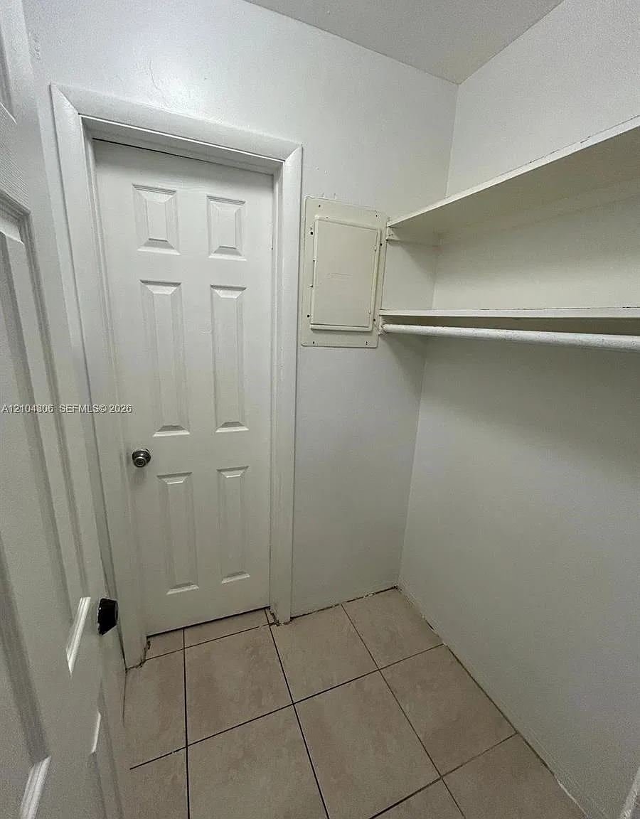 Studio, 2258 sqft, $1,300 — Photo 4