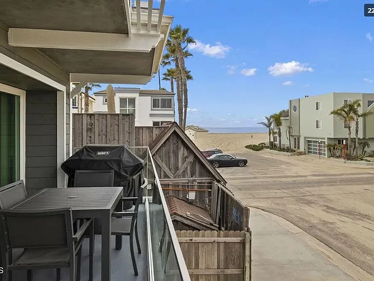 104 La Brea St — Photo 22