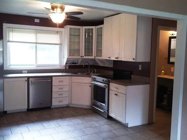 1653 Grove Ave, Benton Harbor, MI 49022