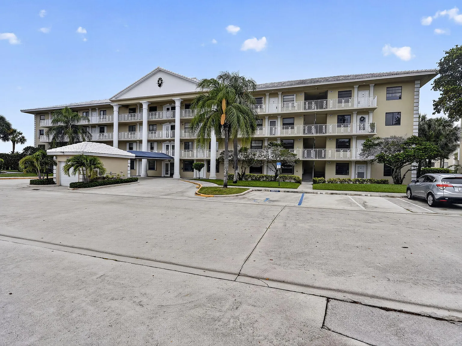 2 bed, 2.0 bath, 1442 sqft, $2,100 — Photo 2