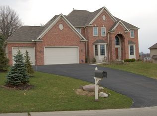 15 Fairpoint Dr, Fairport, NY 14450