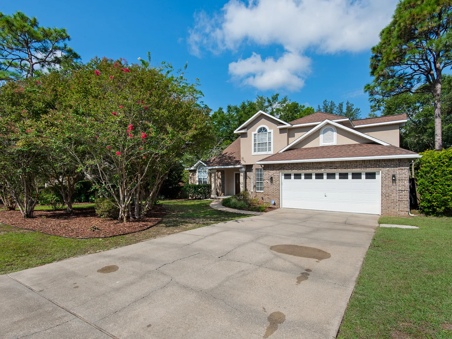 4 bed, 2573 sqft, $3,500 — Photo 2