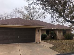 1300 Smoking Tree St, Moore, OK 73160