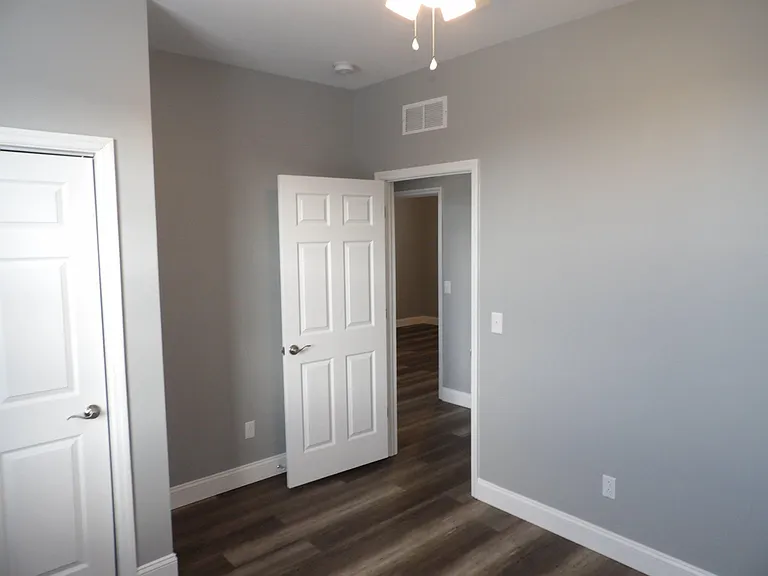 240 E Court St — Photo 36