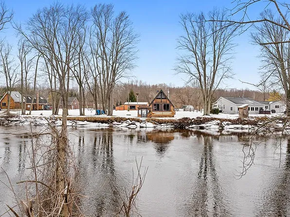 9282 W Main St, Grant, MI 49327