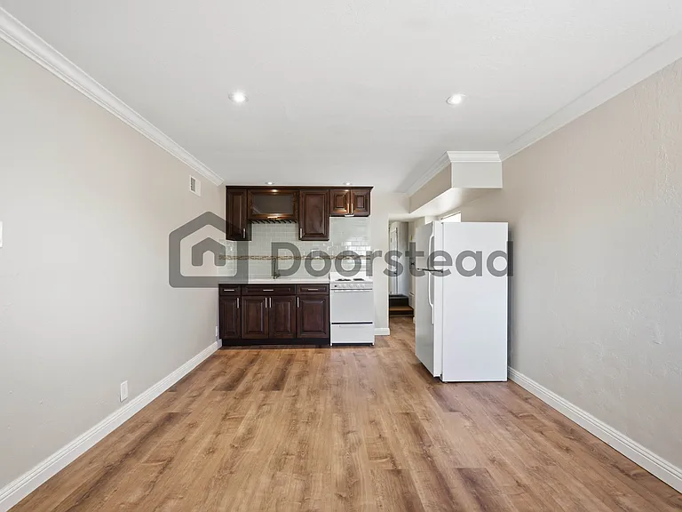 470 Westmoor Ave — Photo 9