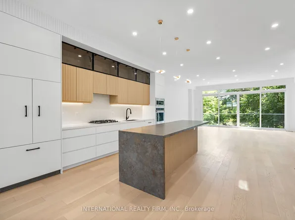 19 Ivy Ave, Toronto, ON M4L 2H6