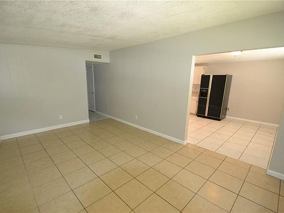 4th image of 652 13th Ave S