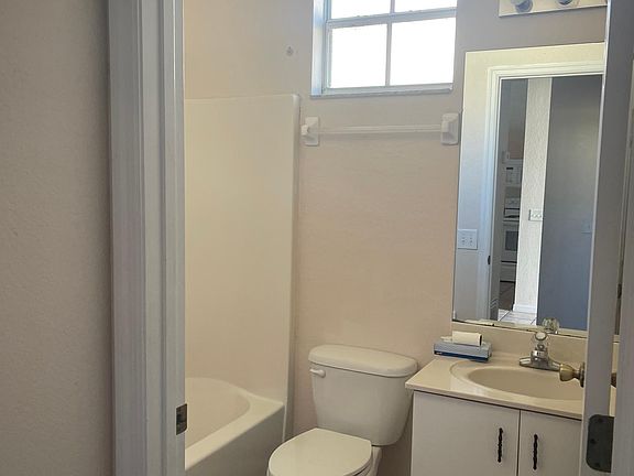 3rd image of 180 Ocean Bluff Dr