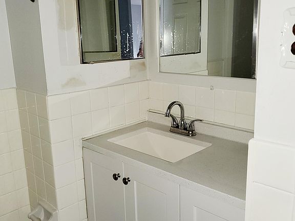 2nd image of 2131 Grant Ave Floor 1