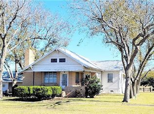 1127 N Us Highway 77, Schulenburg, TX 78956