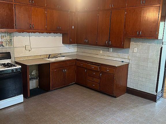 3rd image of 506 Wayne St