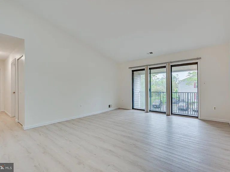 64 Taylor Dr — Photo 6