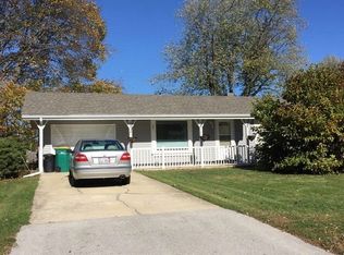 207 Sharon Ln, North Aurora, IL 60542