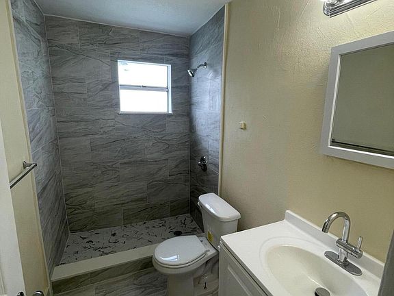 5th image of 22 NW 8th Ave APT 1