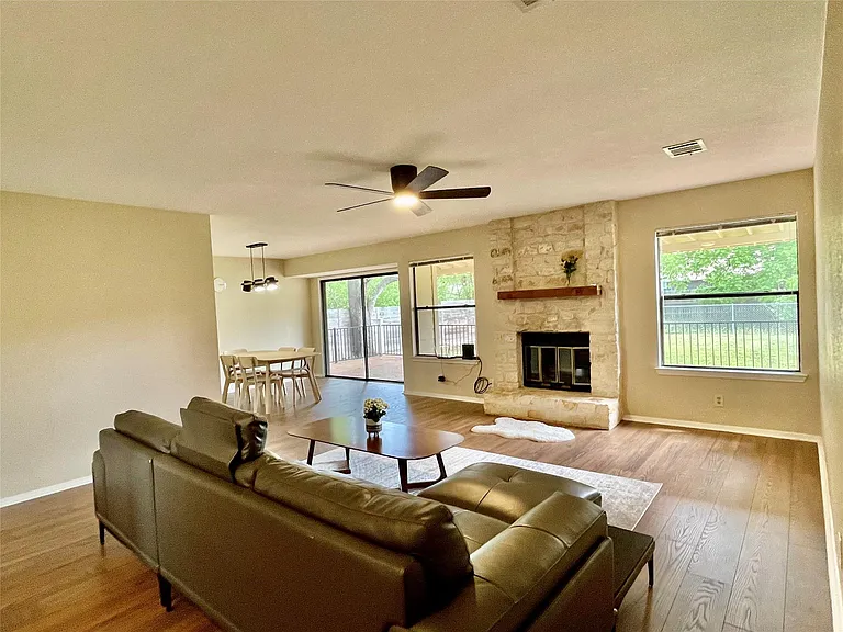 8905 Bridgewood Trl — Photo 2