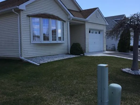 7 Gwyn Ct, Toms River, NJ 08757