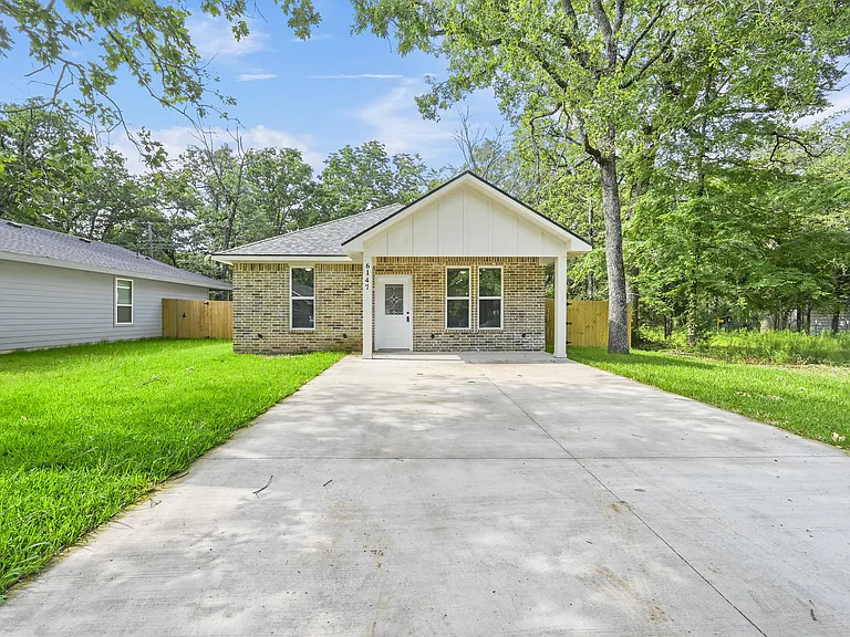6147 Shawnee Dr — Photo 1
