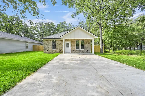 6147 Shawnee Dr Photo 1