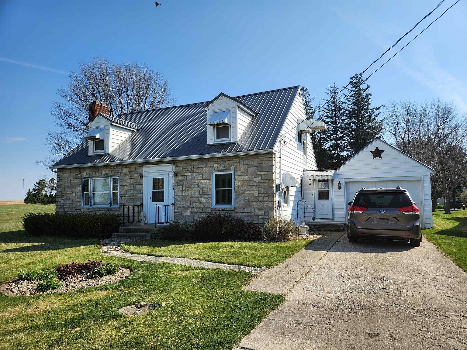 308 N Monroe St, Garnavillo, IA 52049 Zillow