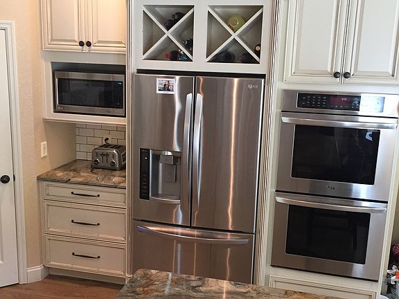 Custom kitchen w/Double oven