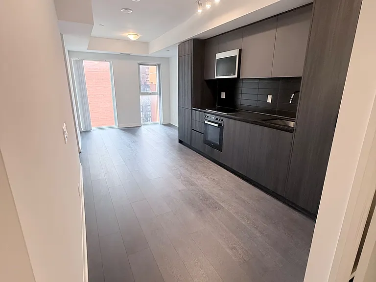 400 King St W #1106 — Photo 1