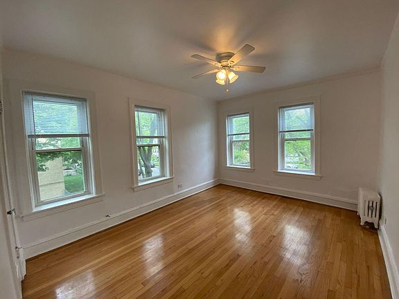 3rd image of 2650 W Rosemont Ave APT 2