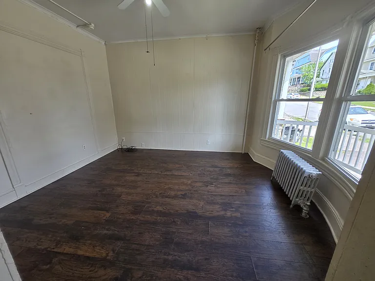 407 N Webster Ave — Photo 6
