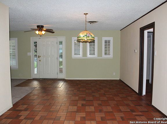 3rd image of 906 Briarcliff Dr