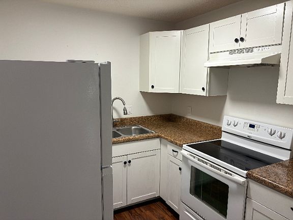 3rd image of 201 Sewanee St #102