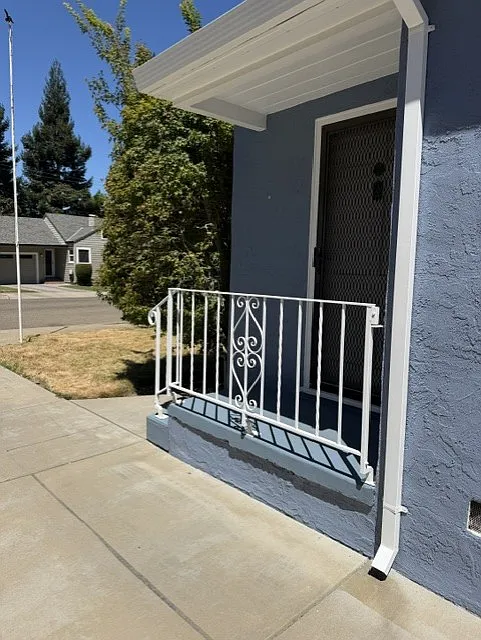 3 bed, 1.5 bath, 1381 sqft, $2,395 — Photo 2