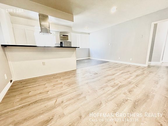 3rd image of 324 S Saint Andrews Pl #105