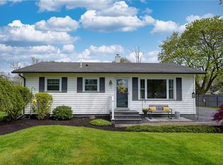15 Rodney Dr, Honeoye Falls, NY 14472