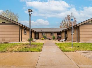 220 Holiday Ln, Talent, OR 97540