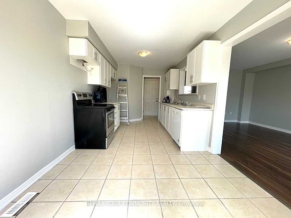 5th image of 1385 Hunter St