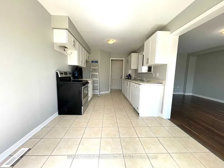 1385 Hunter St — Photo 5