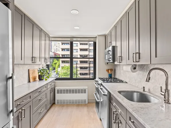 301 East 87th Street 3CD image 2 of 10
