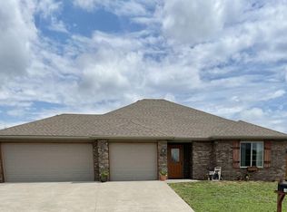 3116 N Albertha Ave, Springfield, MO 65803