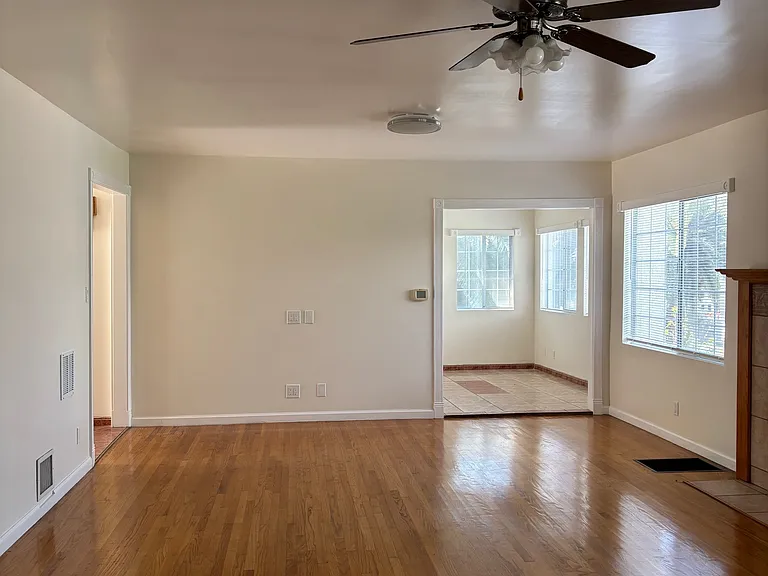 221 S Commonwealth Ave — Photo 12