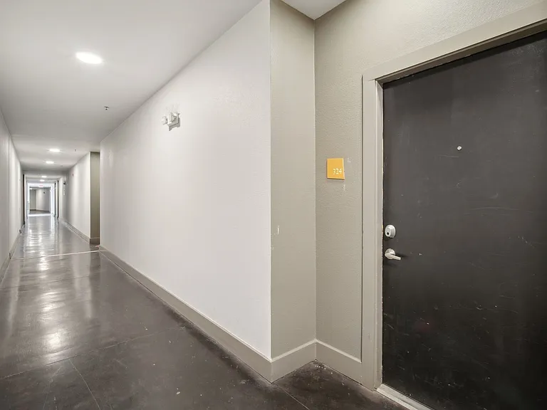 Cole Apartments — Photo 15