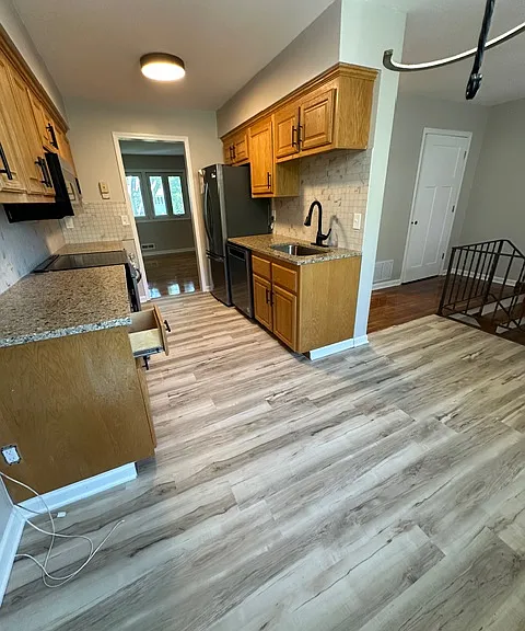 15476 Pennock Ln — Photo 11