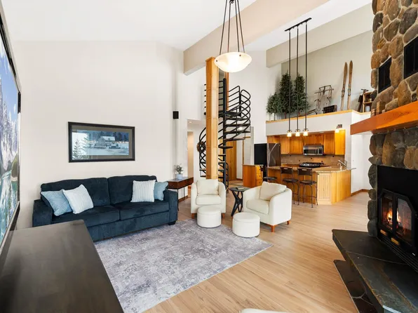 125 Crystal Springs Rd Unit 202, Sandpoint, ID 83864